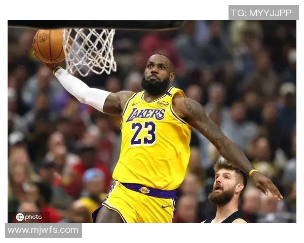 当足球巨星与篮球之王詹姆斯相遇会擦出怎样的火花与传奇故事